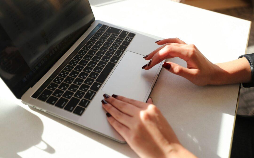 Diferencia entre formación presencial, online y en vivo